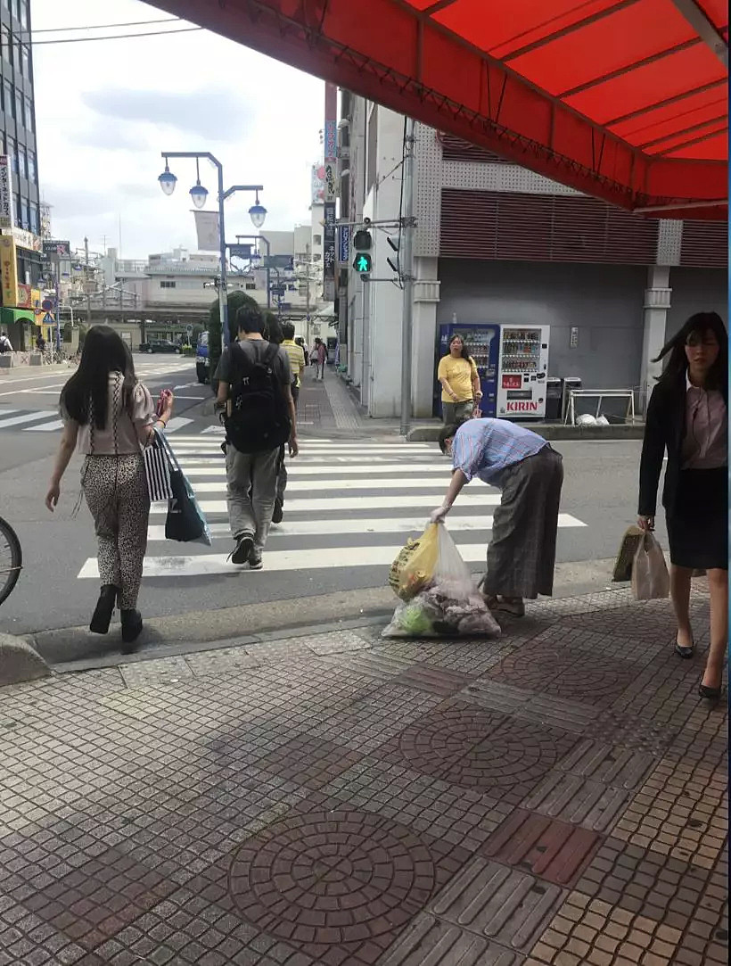 在日本捡垃圾的中国姑娘，被雅虎、NHK争相报道：你们弯下了腰，挺起的却是中国脊梁 - 20