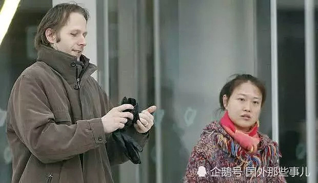 中国女子嫁了个白人丈夫还生下两个娃 离奇失踪后丈夫被指控谋杀（组图） - 1