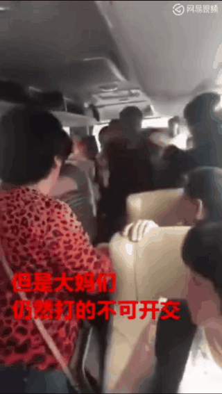 中国大妈国外打起来了！一旁游客大喊起哄...中国人，你为何那么急？（视频/组图） - 30