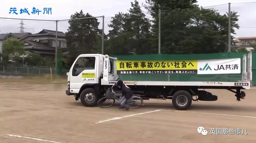 为提高学生安全意识，他们现场硬核表演车祸，然而....悲剧了...（组图） - 12