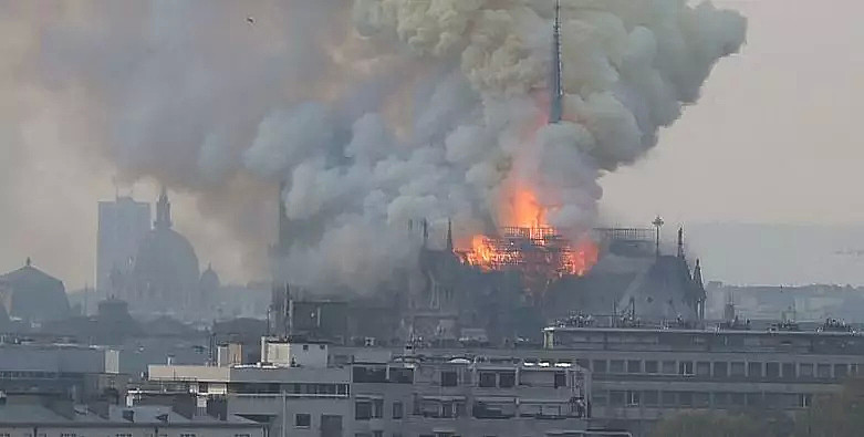 突发！巴黎圣母院大火！800年古迹被焚毁，全人类最伤心的一天…（视频/组图） - 3