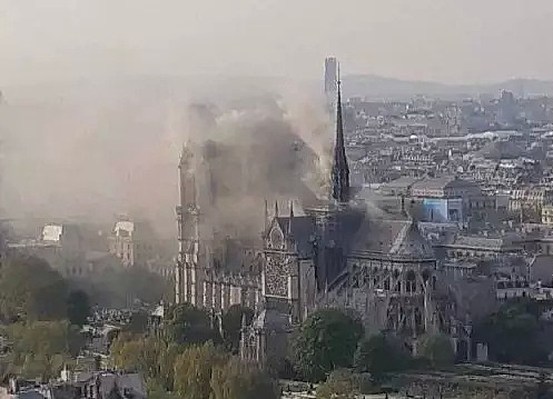 突发！巴黎圣母院大火！800年古迹被焚毁，全人类最伤心的一天…（视频/组图） - 6