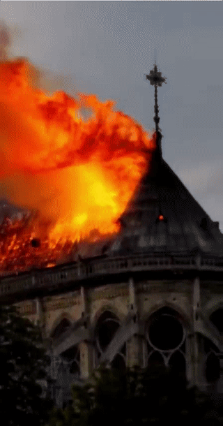 突发！巴黎圣母院大火！800年古迹被焚毁，全人类最伤心的一天…（视频/组图） - 9