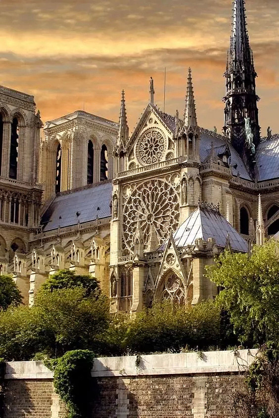 突发！巴黎圣母院大火！800年古迹被焚毁，全人类最伤心的一天…（视频/组图） - 33