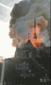 巴黎圣母院起火原因或为电线短路！民众跪地哭泣，久久不肯离去（视频/组图） - 1