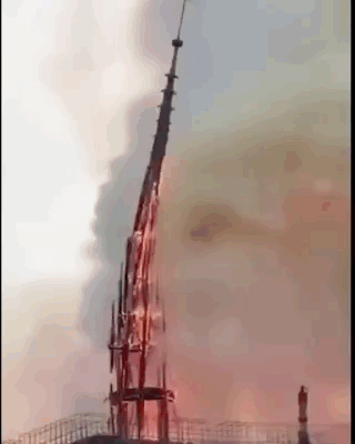 巴黎圣母院起火原因或为电线短路！民众跪地哭泣，久久不肯离去（视频/组图） - 2