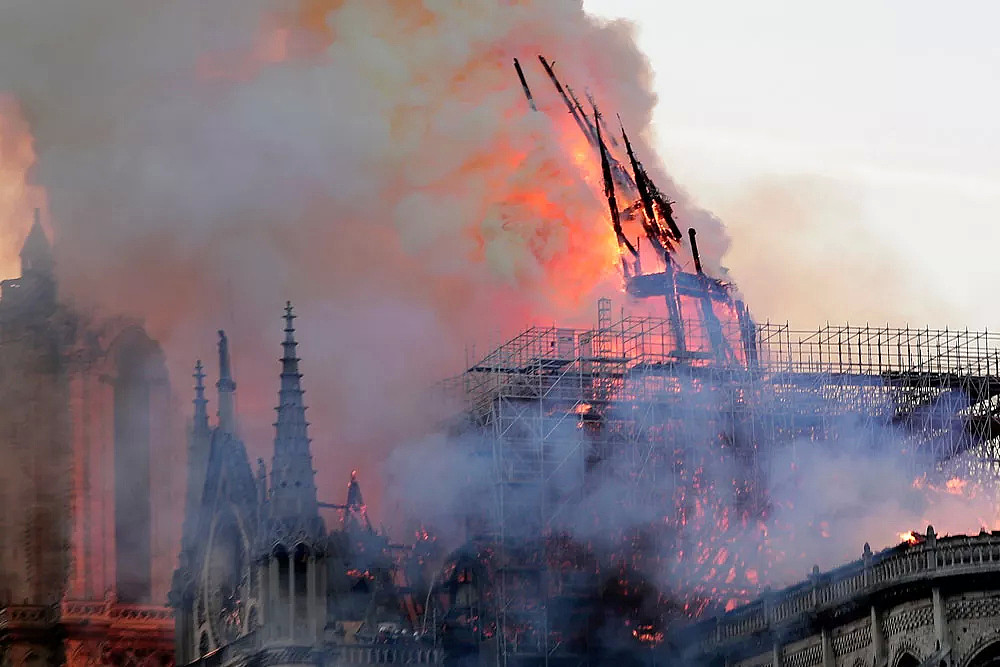 什么样的人会为巴黎圣母院大火拍手称快呢？（图） - 1