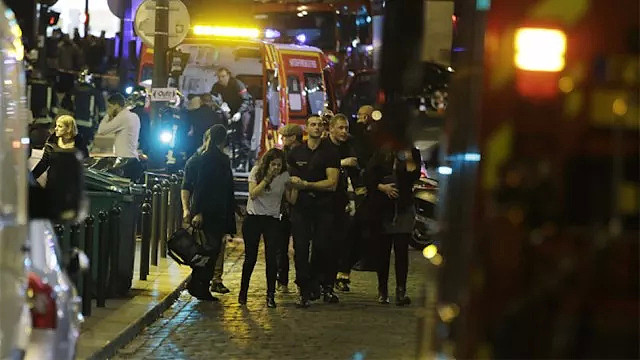 巴黎圣母院大火是IS干的？一张海报引发争议（组图） - 2