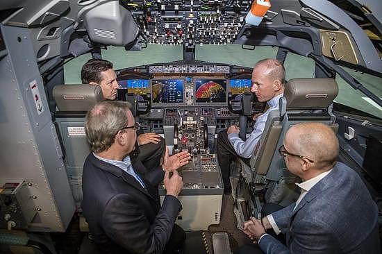 　　波音团队称，本周将为航空公司客户、飞行员和监管者预览737MAX软件更新和相关培训材料  图片/来自波音