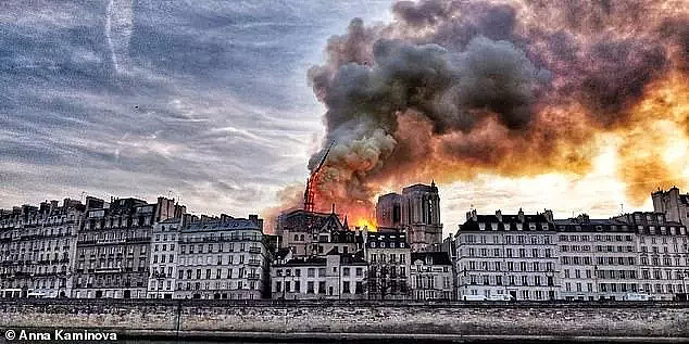 英首相支援法国重修圣母院网友反对：我们教堂着火时法国帮修了？（组图） - 1