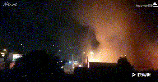 布里斯班南购物中心凌晨突遭大火，火光冲天！近10家商铺被无情吞噬 - 1