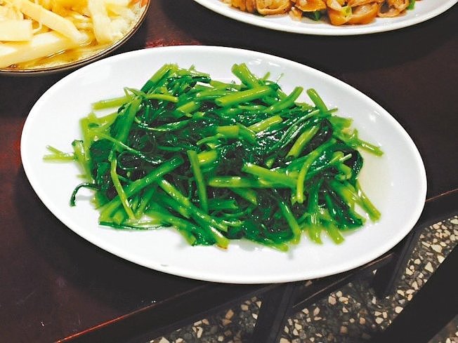 深绿色蔬菜富含镁和维生素K。 本报资料照片