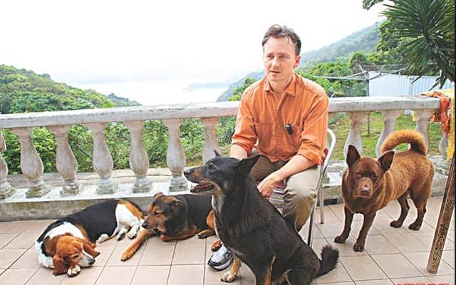 这个澳洲“富二代”，当过张国荣司机，教过周润发英语，还救了很多中华田园犬（组图） - 13