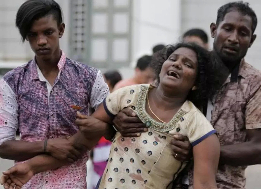 最新 | 斯里兰卡惨遭8次连环爆炸, 2名中国人身亡! 超过215人死亡, 450人受伤, 3教堂4酒店被炸毁! 现场视频/图 - 29