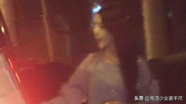 李亚鹏新恋情疑似曝光 街头苦等一小时与神秘女子同返豪宅