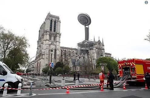 巴黎圣母院要换新尖塔？法国人率先贡献一波沙雕设计……（视频/组图） - 22