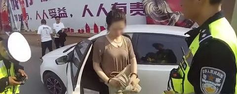 无证女司机拿老公驾照上路被查：我变过性…（组图） - 3