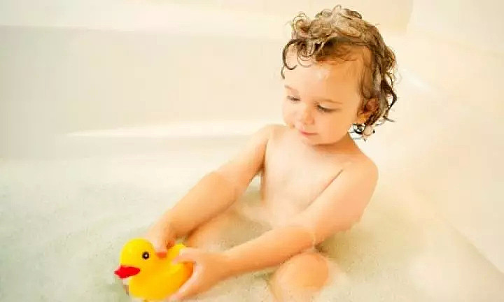 超恐怖！澳洲孩子们洗澡必备的神器，竟含有上千万病菌！千万别让孩子玩了... - 2