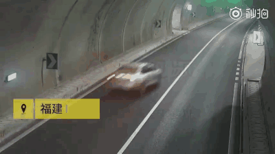 开车玩手机30次，女司机撞隧道壁身亡！路上曾给好友微信：很轻松（组图/视频） - 1