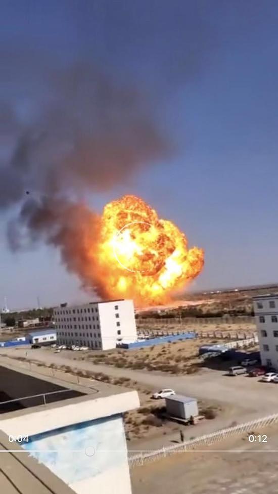 一油罐车发生爆炸，现场燃起巨大火球！（视频/图） - 1