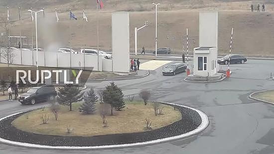 “金普会”在即 俄媒拍到朝鲜代表团抵达俄画面（图） - 1