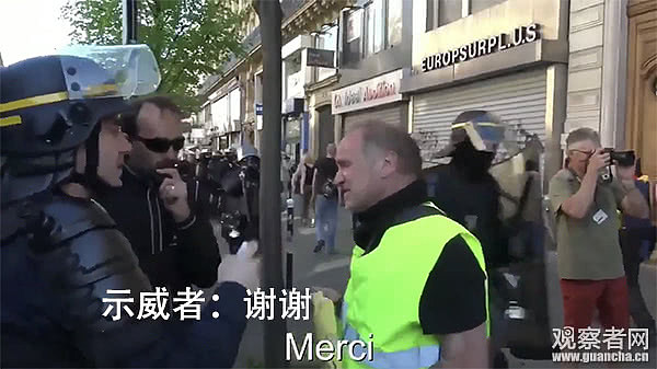 售后服务？法国警察喷完辣椒水，给示威者喷舒缓喷雾（视频/组图） - 4