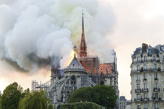 电钟短路、工人抽烟…巴黎圣母院大火是人为的?（组图） - 2