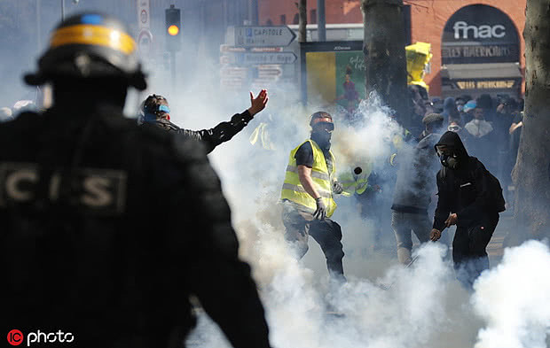 法国警察自杀人数激增，工会怀疑受“黄背心”运动影响（视频/图） - 2