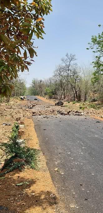 印度安全官员遭遇“毛派”地雷，16人丧生（组图） - 1