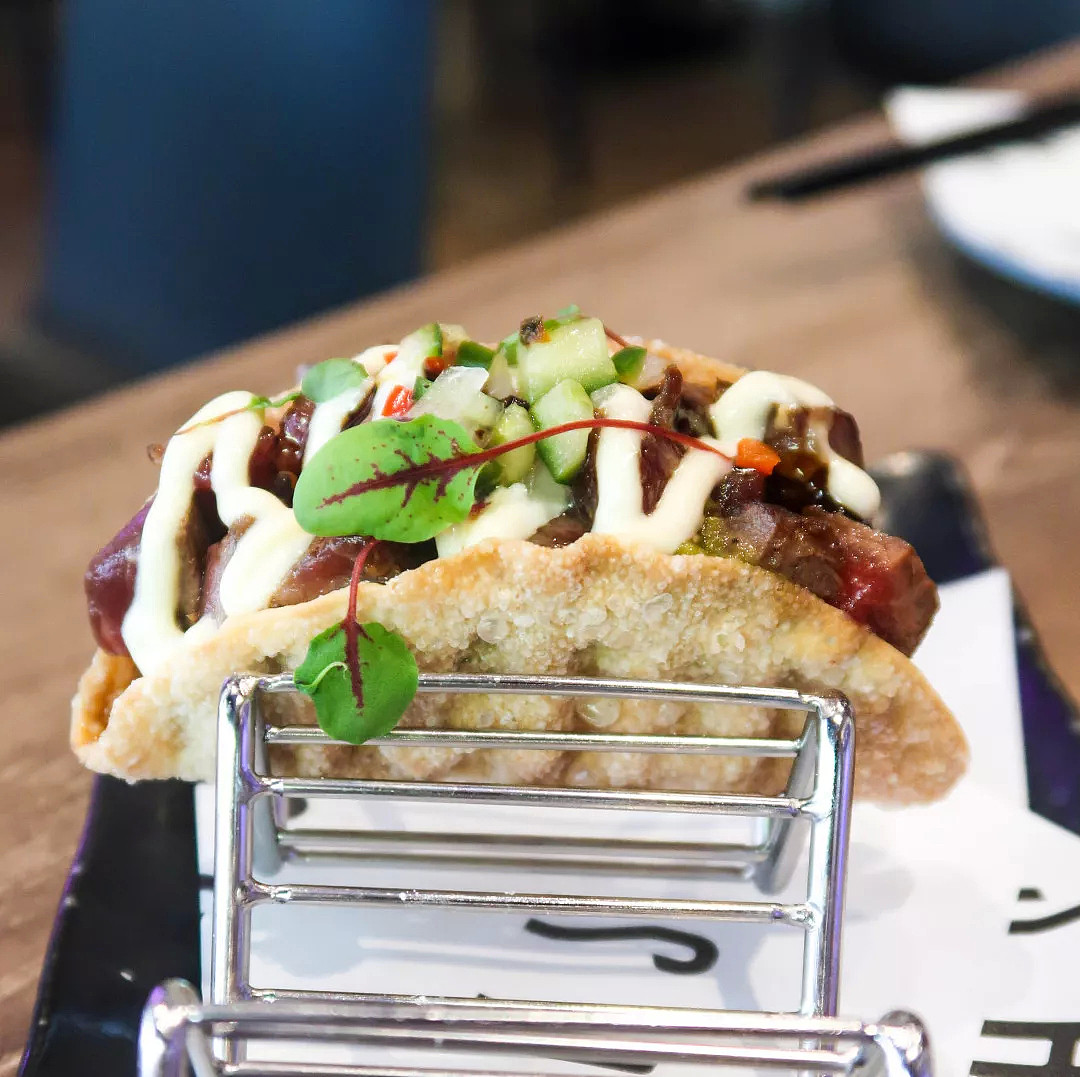 生鱼片Pizza，龙虾热狗，和牛寿司Taco卷 || 测评：由墨尔本开来悉尼的超火Fusion餐厅! - 37