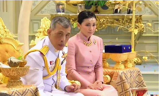 泰国国王加冕前宣布四婚 王后为护卫队副司令官（图） - 1