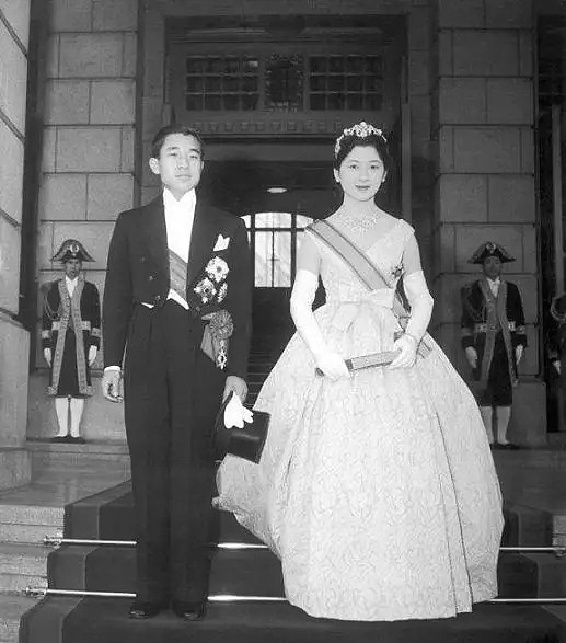 日本天皇退位，但日本皇室女性的相同命运，却一代代传了下来... - 10
