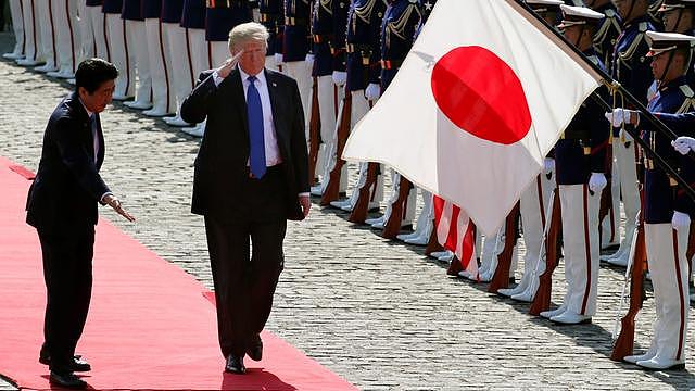 钢铁直男特朗普？让老婆生日坐冷板凳，安倍：原来我只是陪吃饭的