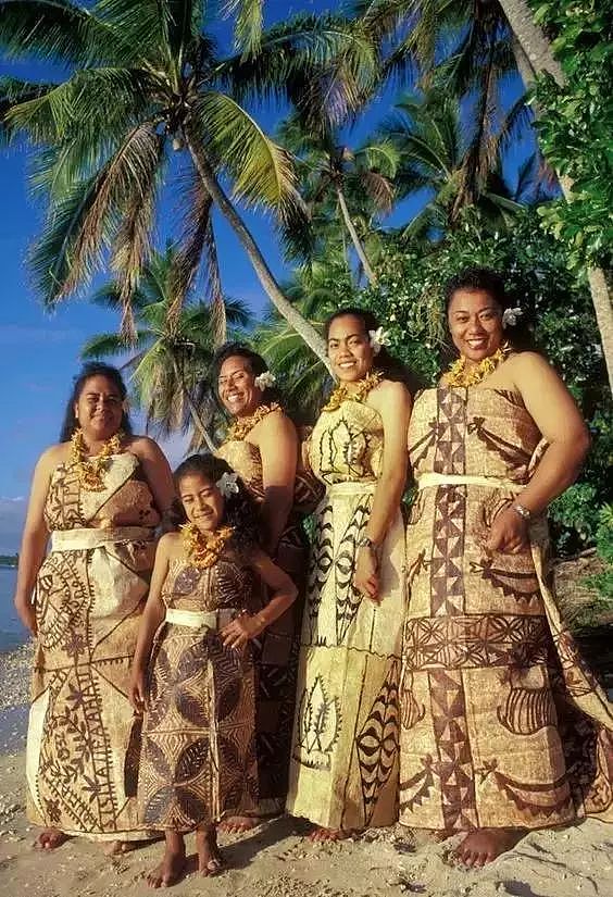 夏威夷女人不用穿奶罩 斐济男人不爱穿裤子（组图） - 11