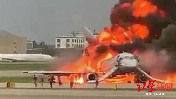 俄航客机起火37人生还 空乘：拽着乘客领子“扔”他们出去
