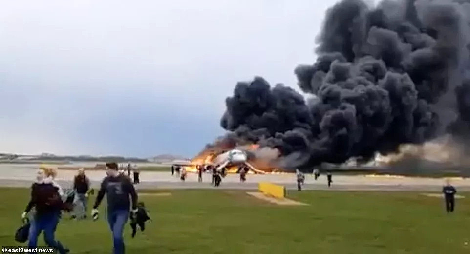 突发！俄罗斯客机失事起火 41名乘客活活烧死！现场视频骇人（视频/组图） - 4