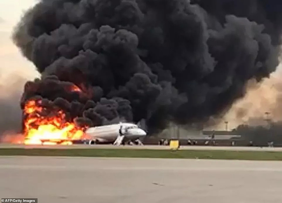 突发！俄罗斯客机失事起火 41名乘客活活烧死！现场视频骇人（视频/组图） - 5