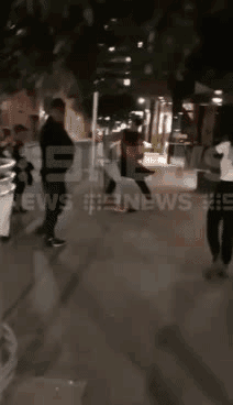 近日多名华人惨遭袭击！在澳洲街头，看到这些人赶快走，警察也管不了！（视频） - 3