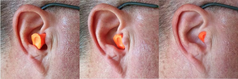 耳塞戴到位的程度（右），耳塞可能阻碍耳垢排出 | Wikimedia Commons