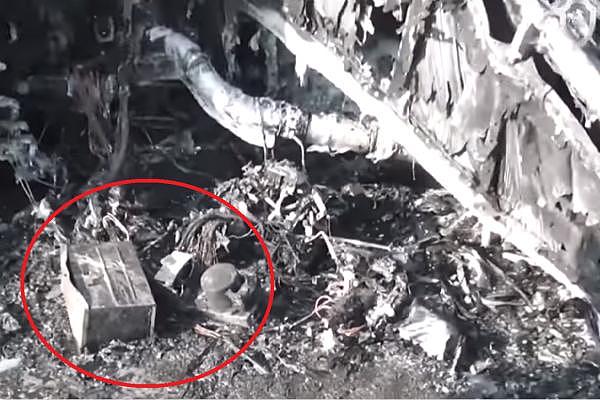 俄航失火客机黑匣子照片曝光 其中一个严重受损（图） - 2