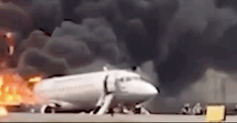 41人活活烧死！飞机迫降乘客非要拿行李，结果害死半飞机的人…（视频/组图） - 20
