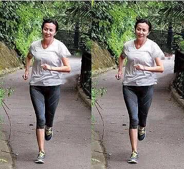 54岁刘嘉玲晨跑被拍，慌张躲避镜头，不化妆的她和普通老太无异（组图） - 3