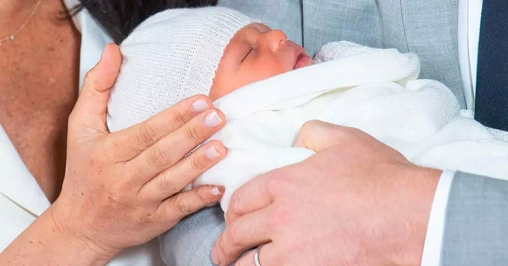 哈里王子孩子照片首次曝光！看完皇室宝宝的长长长名字，他们哭了（组图） - 1