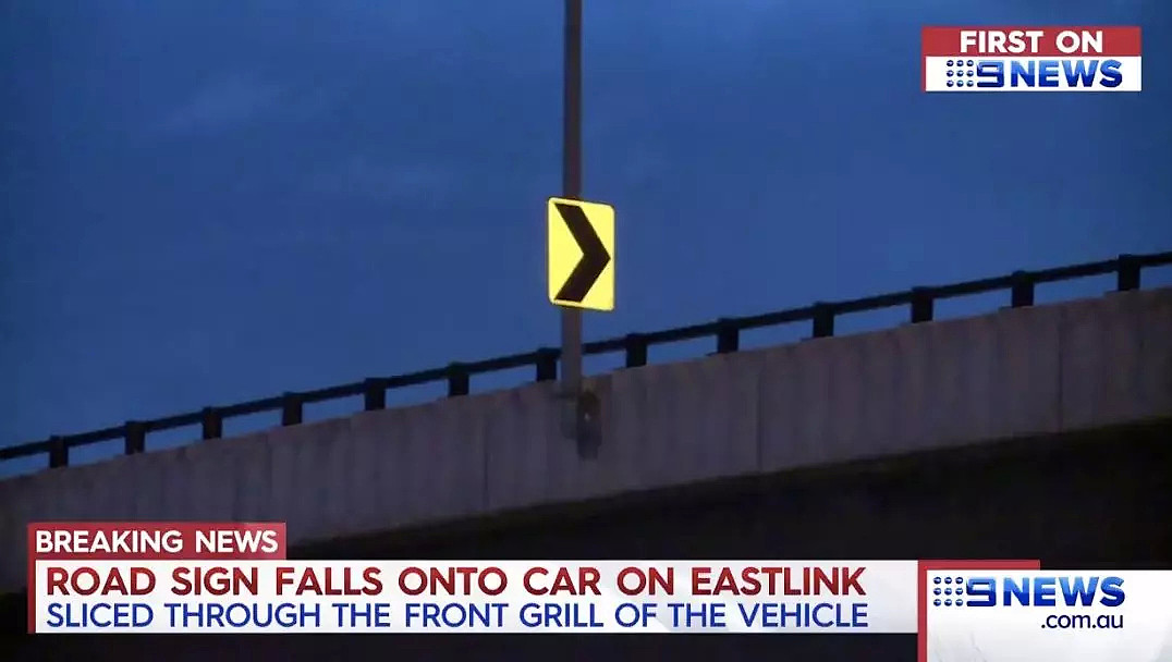 惊险视频！墨尔本EastLink一块路牌砸中高速行驶的汽车，造成车辆严重损毁司机受伤 - 4
