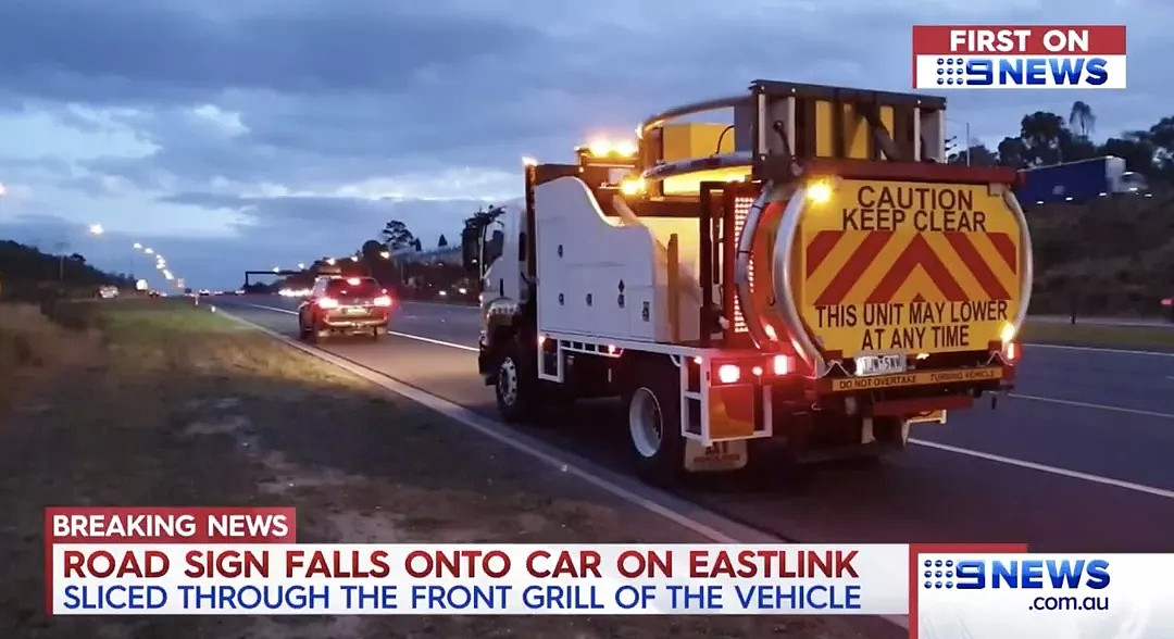 惊险视频！墨尔本EastLink一块路牌砸中高速行驶的汽车，造成车辆严重损毁司机受伤 - 7