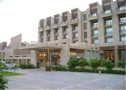突发！巴基斯坦一五星级酒店遭武装突袭，目标据说就是中国人（组图） - 1
