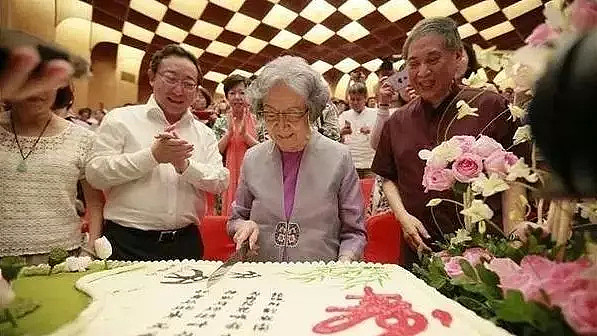 95岁裸捐3568万给中国学生，她才是华人女神（组图） - 12