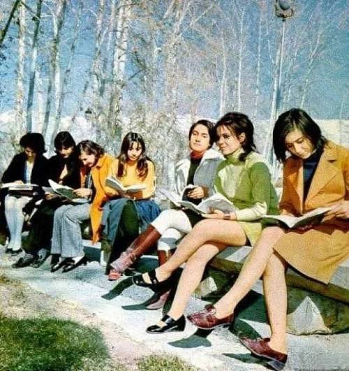 伊朗伊斯兰革命前女性的穿着