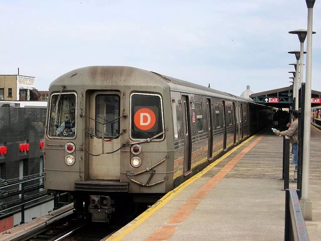 突发惊魂！纽约地铁乘客玩命逃跑 场面一度混乱 背后原因竟然是……（组图） - 3