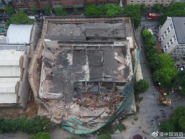 上海一厂房发生墙体倒塌：救出21人 其中7人死亡（组图） - 1